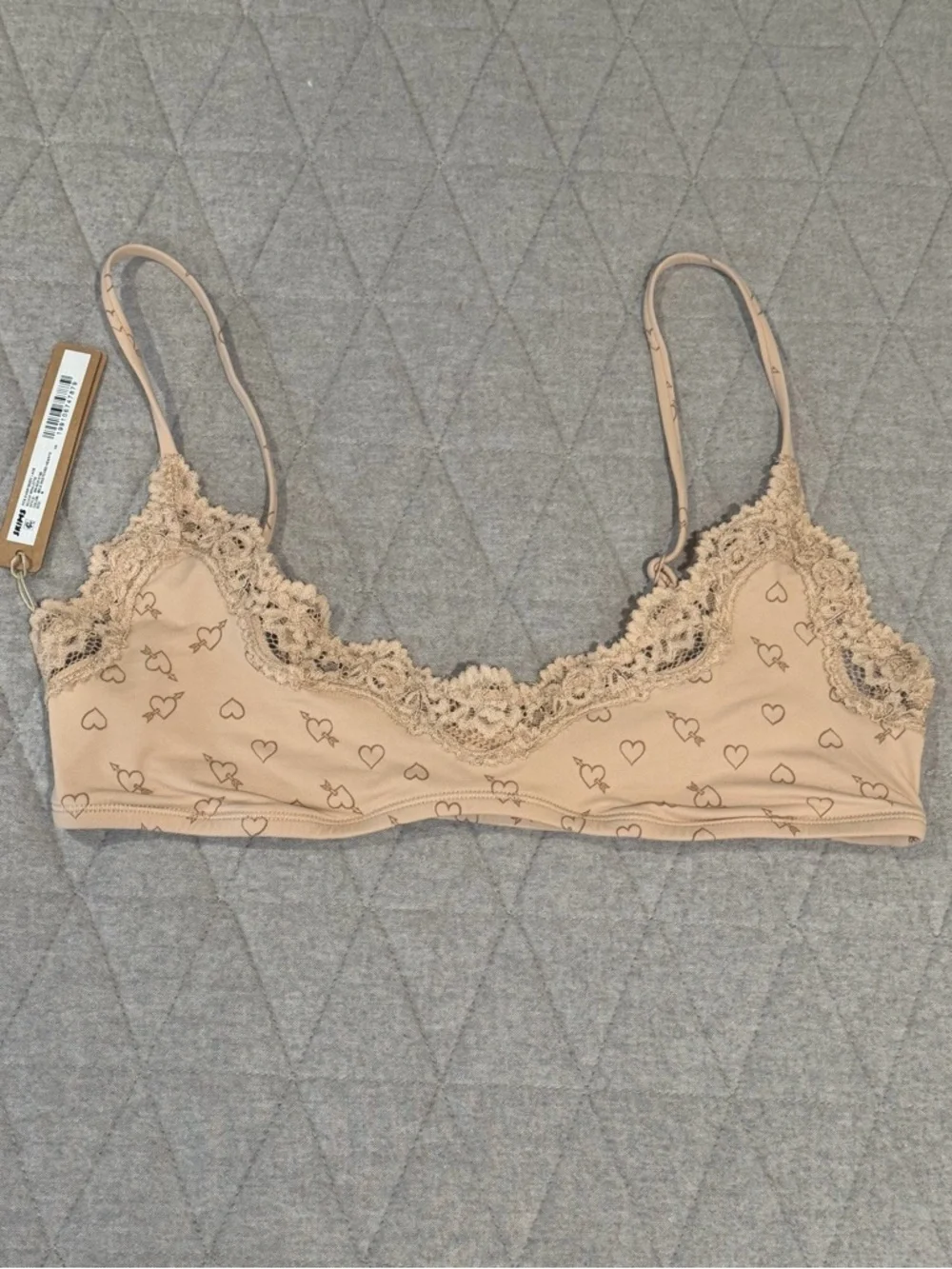 SKIMS Fits Everybody Lace Scoop Bralette Mica Sketched Hearts Medium NWT - Picture 1 of 3